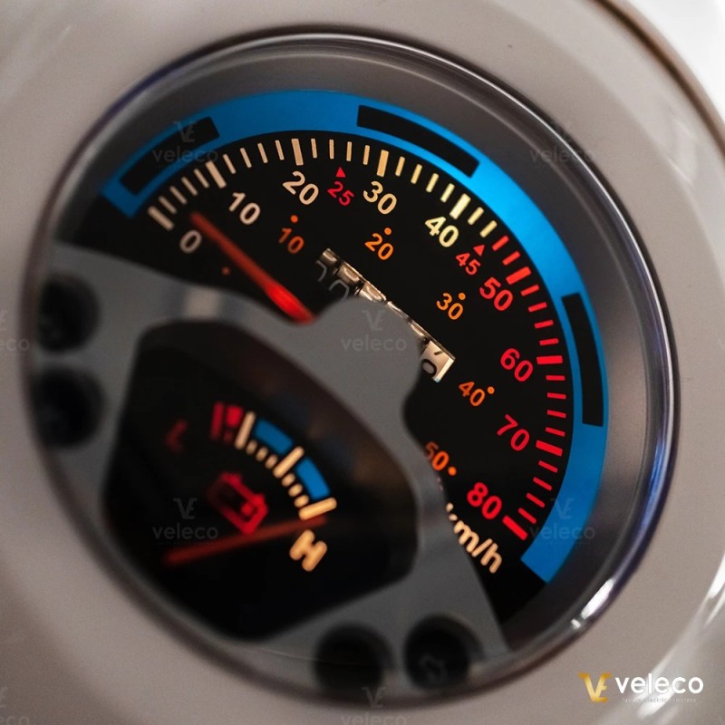 Veleco CRISTAL: 3-Rad-Elektromobil mit vollständiger LED-Beleuchtung