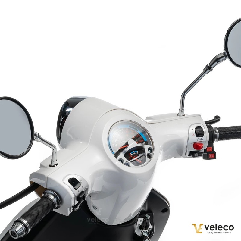 Veleco CRISTAL: 3-Rad-Elektromobil mit vollständiger LED-Beleuchtung