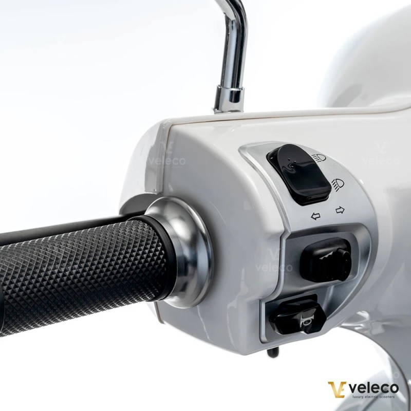 Veleco CRISTAL: 3-Rad-Elektromobil mit vollständiger LED-Beleuchtung