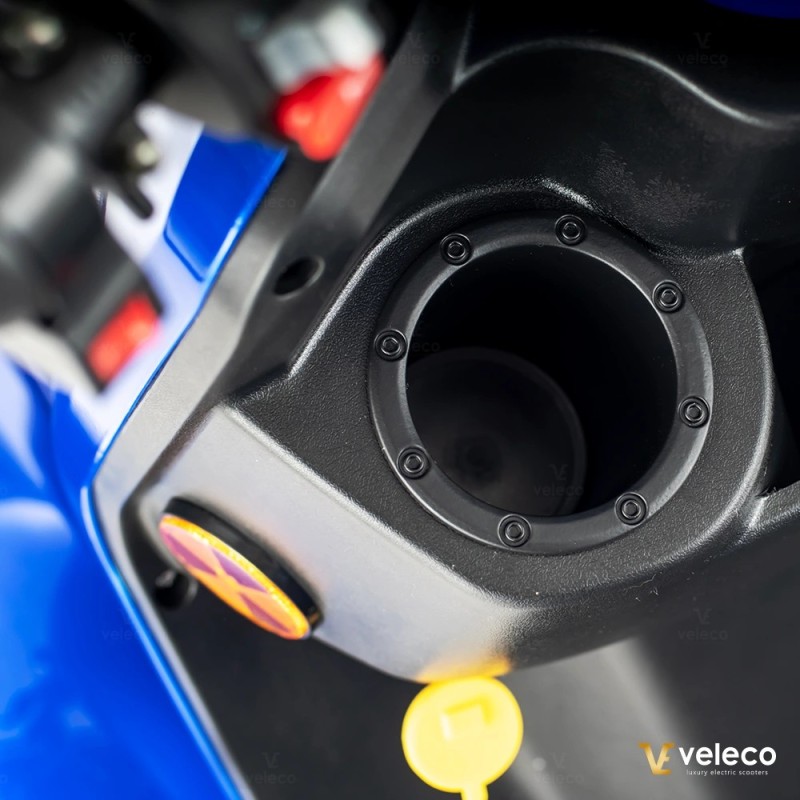 Veleco FASTER: scooter di mobilità a 4 ruote con design ace